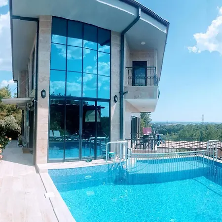 Country house Villa15 Lodge: Beachfront Luxury With Pool, Gym, And Sauna