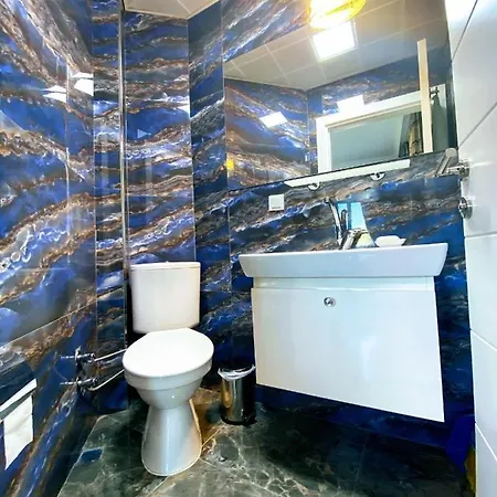 Villa15 Lodge, Five-star 5bd 5-5ba Access With Pool , Gym, Sauna, Alfresco Dining & Garden