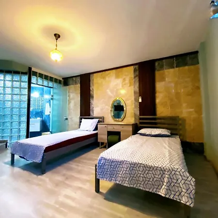 Villa15 Lodge, Five-star 5bd 5-5ba Access With Pool , Gym, Sauna, Alfresco Dining & Garden