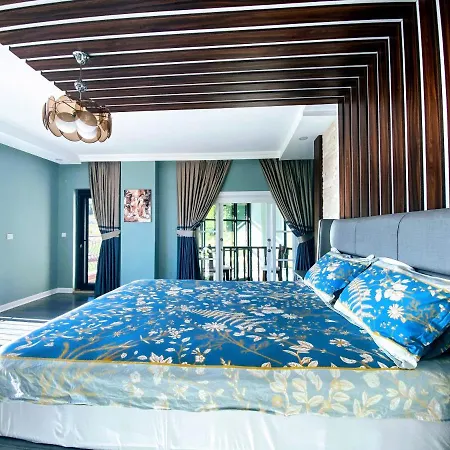 Villa15 Lodge, Five-star 5bd 5-5ba Access With Pool , Gym, Sauna, Alfresco Dining & Garden Gospodarstwo wiejskie *