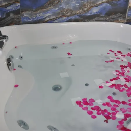 カントリーハウス Villa15 Lodge, Five-star 5bd 5-5ba Access With Pool , Gym, Sauna, Alfresco Dining & Garden *