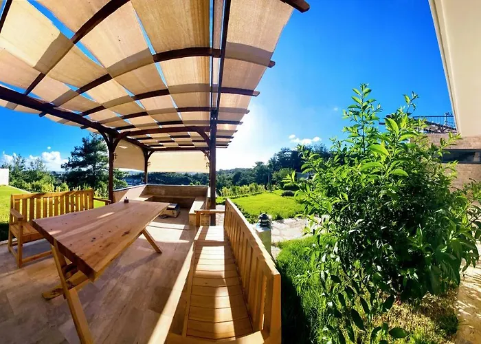 Kır Evi Villa15 Lodge, Five-star 5bd 5-5ba Access With Pool , Gym, Sauna, Alfresco Dining & Garden