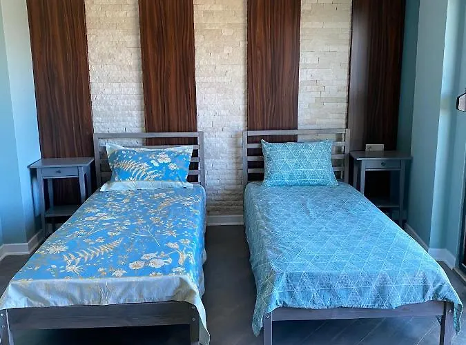 Villa15 Lodge, Five-star 5bd 5-5ba Access With Pool , Gym, Sauna, Alfresco Dining & Garden
