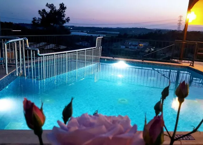 Villa15 Lodge, Five-star 5bd 5-5ba Access With Pool , Gym, Sauna, Alfresco Dining & Garden *